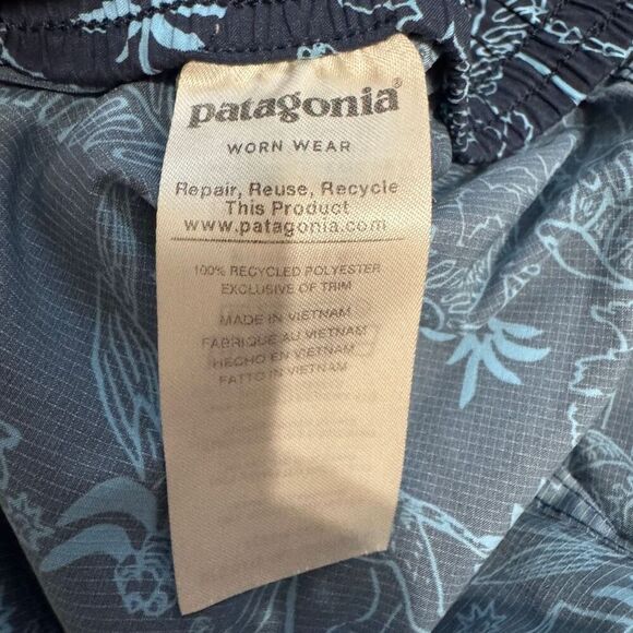 Patagonia blue printed short size large 2” inseam - Picture 7 of 7